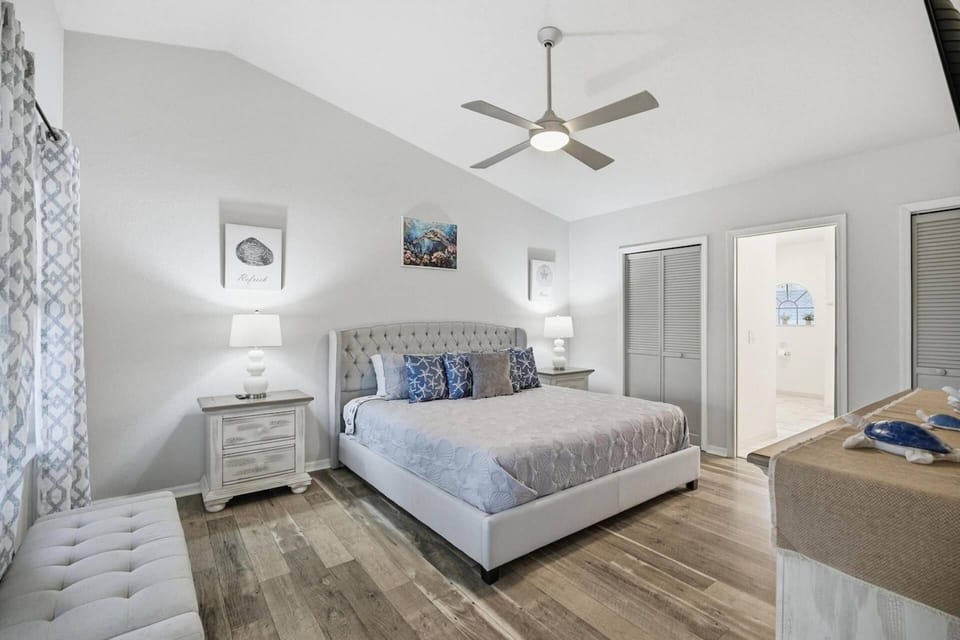 Spacious primary suite with en-suite, plush bedding and calming coastal tones—your private retreat for restful nights after sun-filled days.