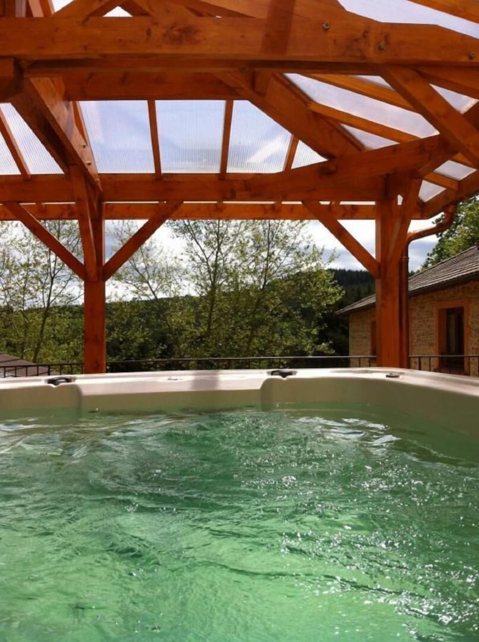 Outdoor spa tub