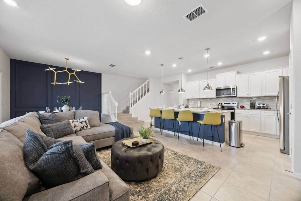 1st Floor Kitchen, Family and Dining Room