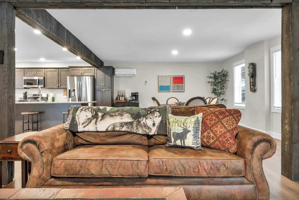 Settle in and get comfy. This cozy lounge area is perfect for hanging out.