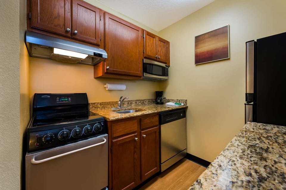 Prep snacks quickly with stove, microwave, and dishwasher included.