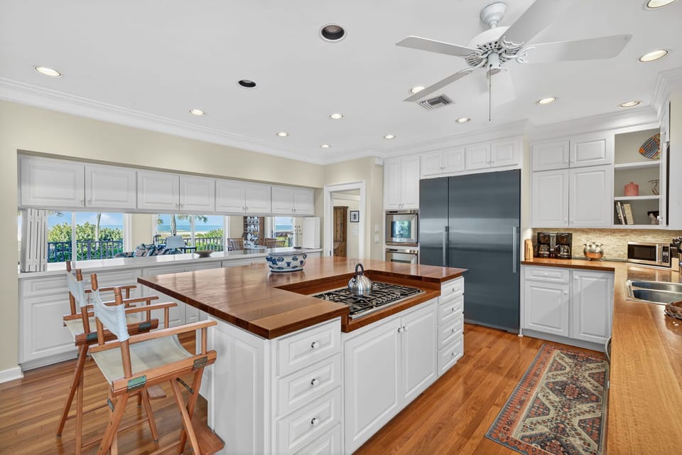 Kitchen with a large island