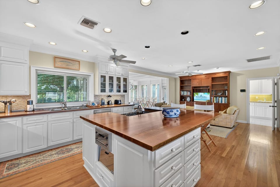 Kitchen with a large island