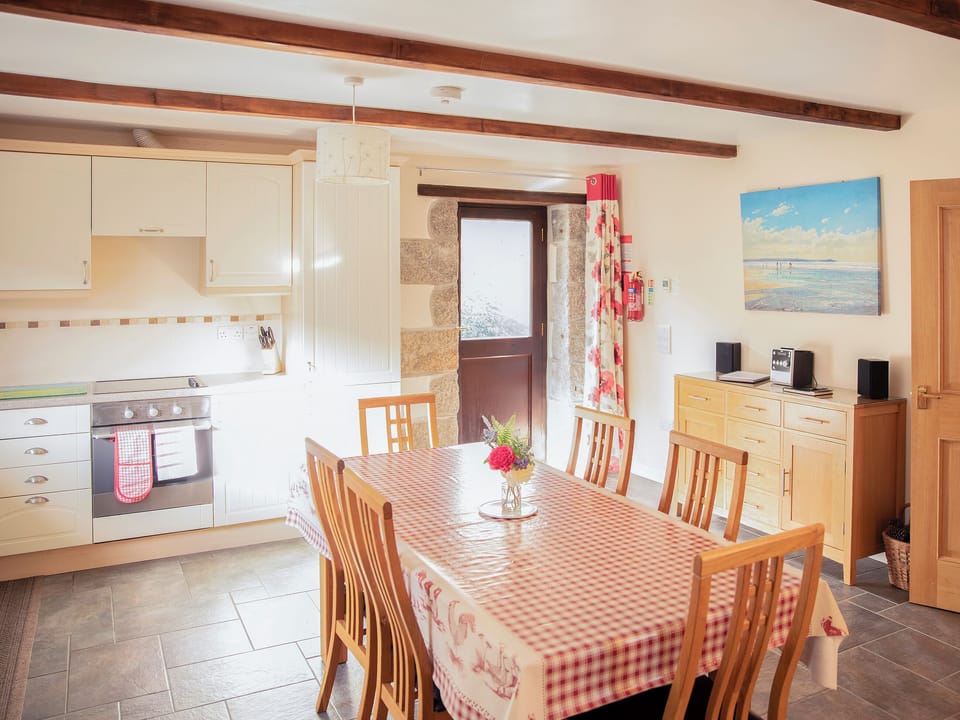 Kitchen/diner | Little Content Farm Cottage, Little Content Farm Cottage - Burnuick Fa, Gunwalloe, 