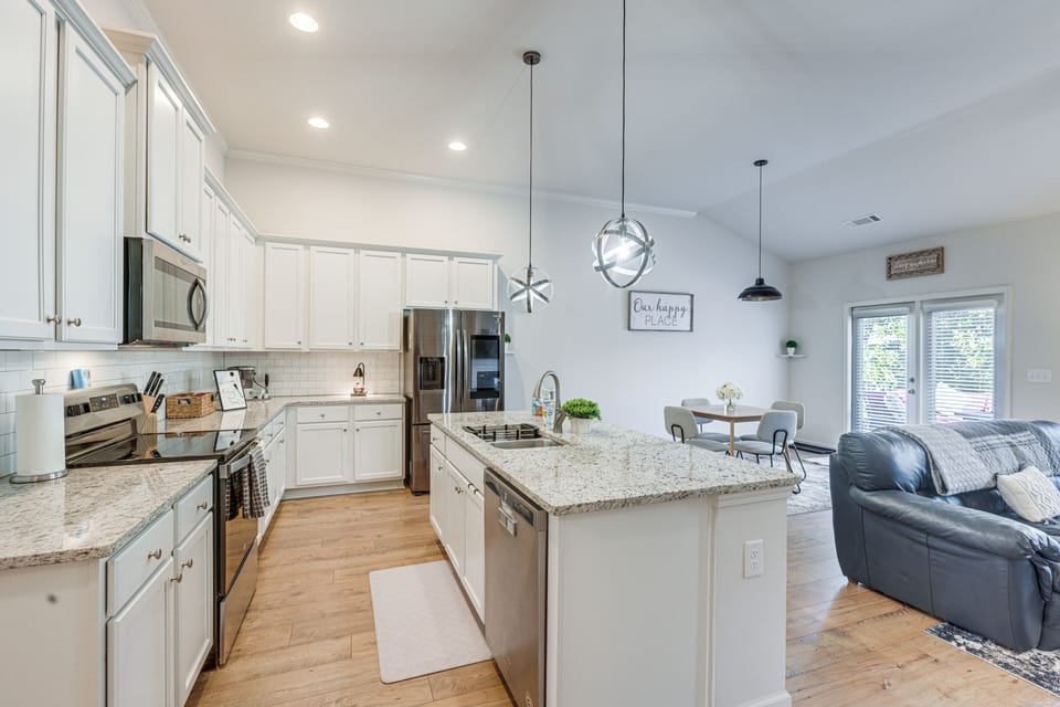 Kitchen | Keurig Coffee Maker | Toaster | Dishwasher