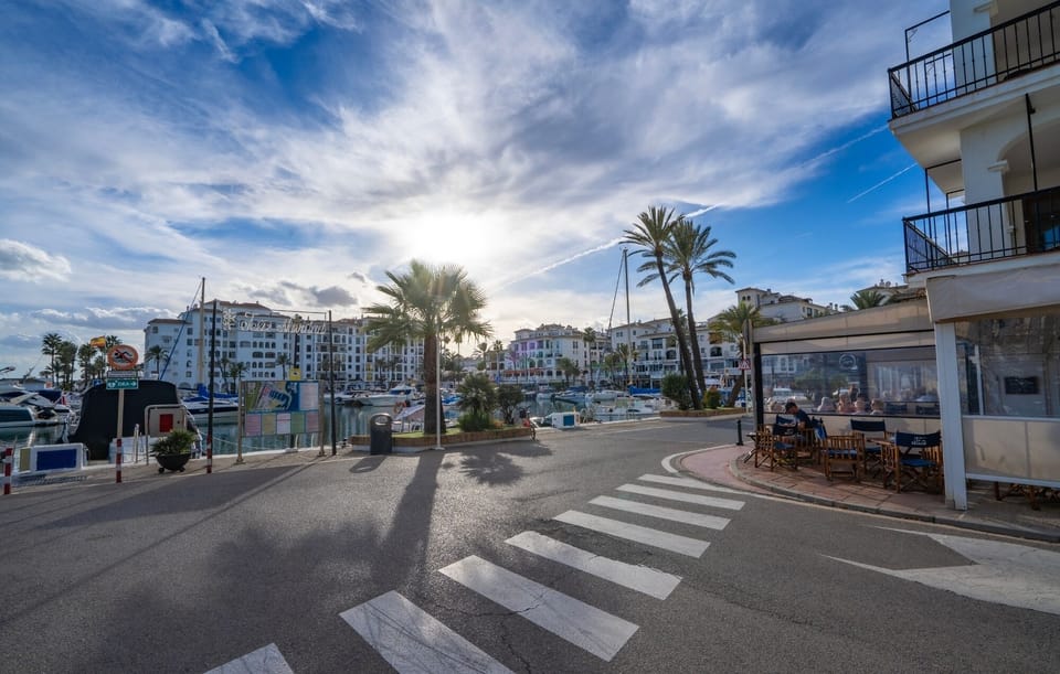 Marina & restaurants