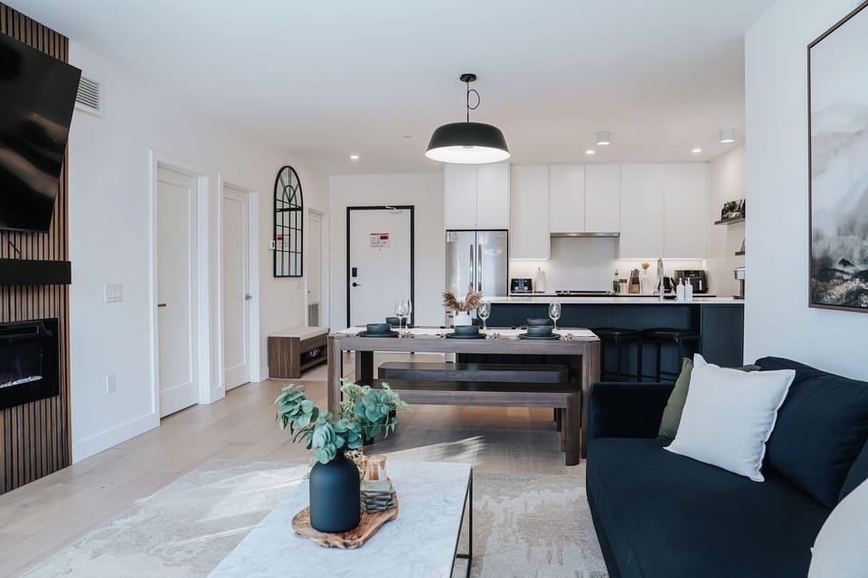 Powder Point Suite - Kitchen & Dining Room