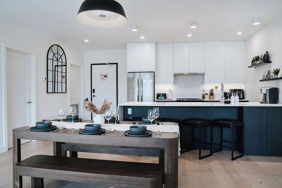 Powder Point Suite - Kitchen & Dining Room