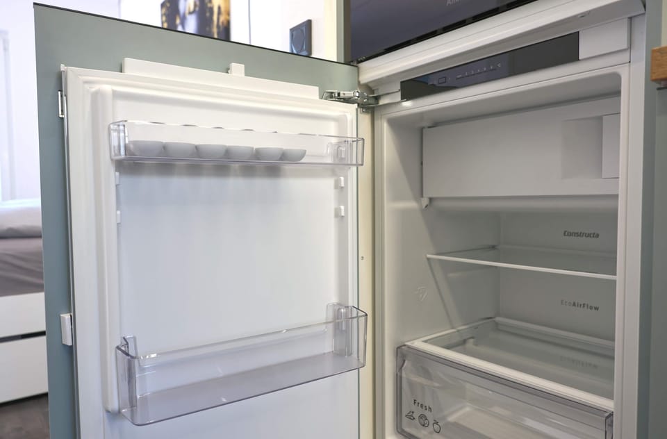 New refrigerator with freezer compartment
