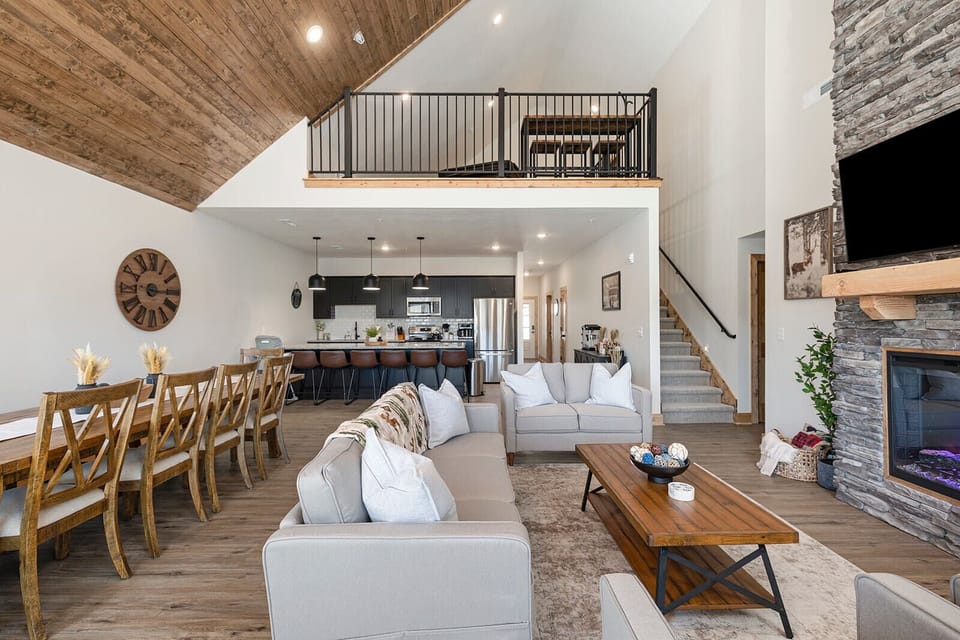 Welcome to Poolside Lodge!