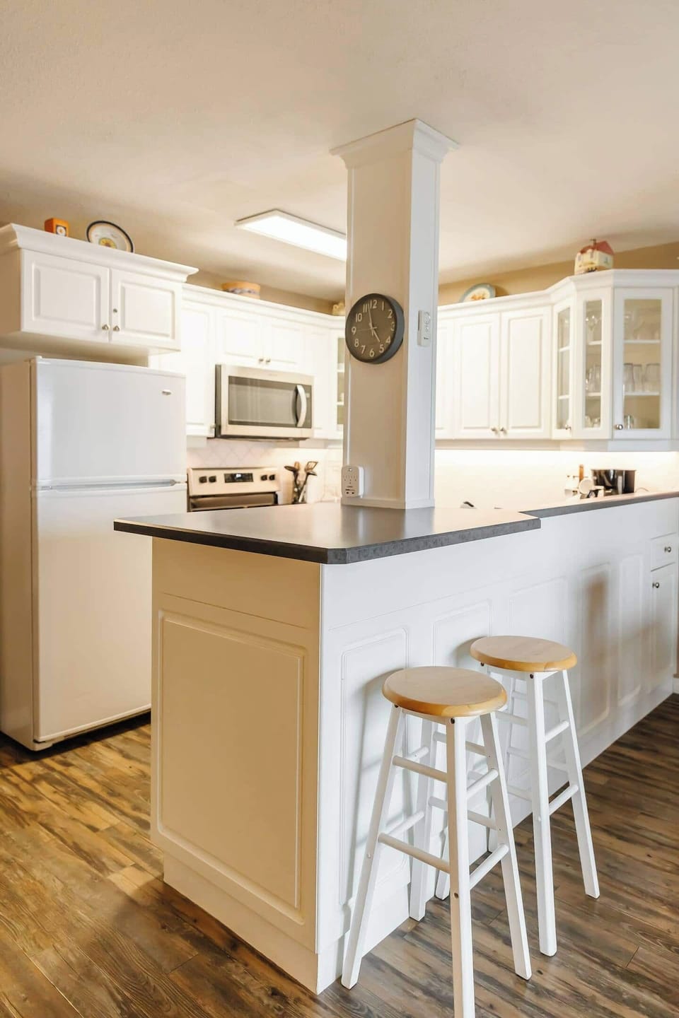 Cozy breakfast bar with two bar stools, perfect for morning coffee.






