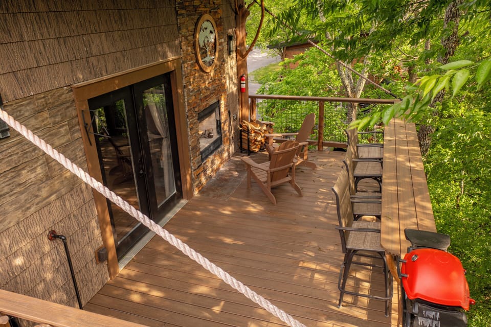 OWL ALWAYS LOVE YOU TREE FORT TREEHOUSE - SLEEPS 6 - WOODED VIEW - SANCTUARY TREEHOUSE RESORT