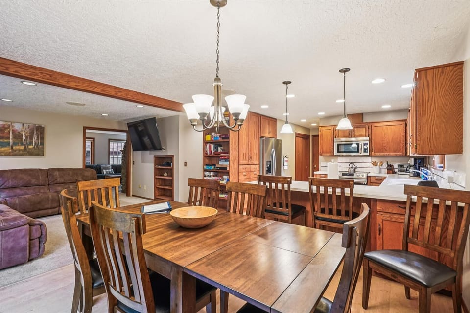 Dining Area at Spruce Street Retreat