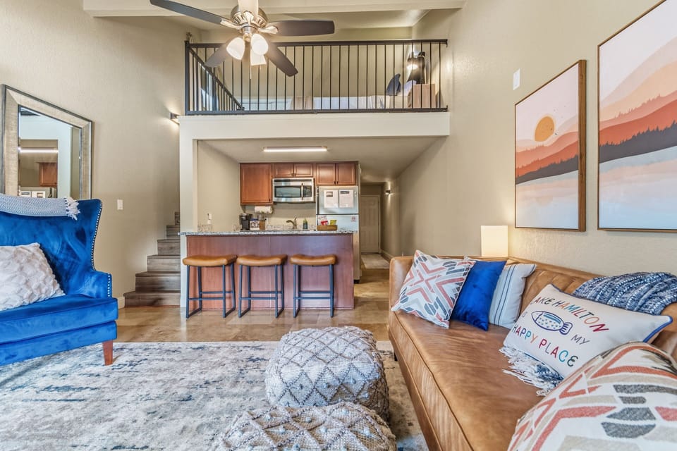 Home Decor, Furniture, Indoors, Living Room, Couch