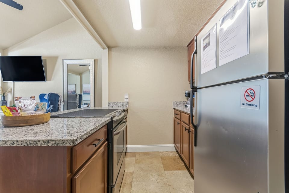 Appliance, Refrigerator, Screen, Indoors, Kitchen