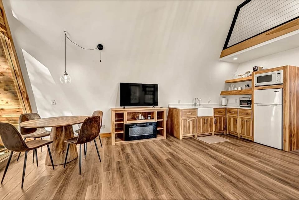 Dining/Kitchen