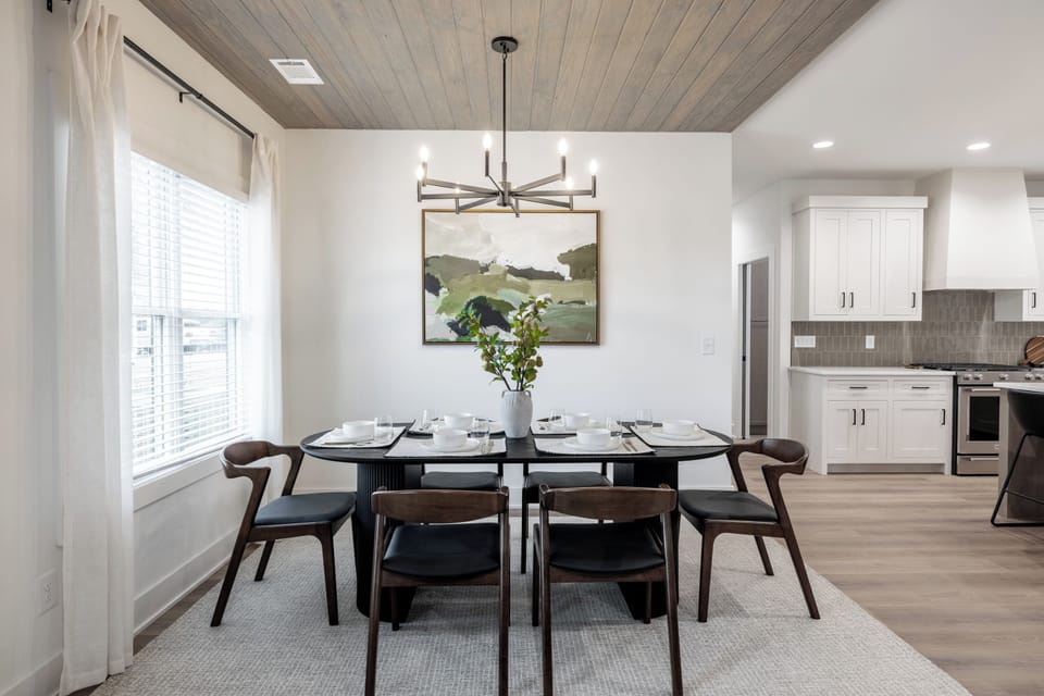 Dining space for 8.