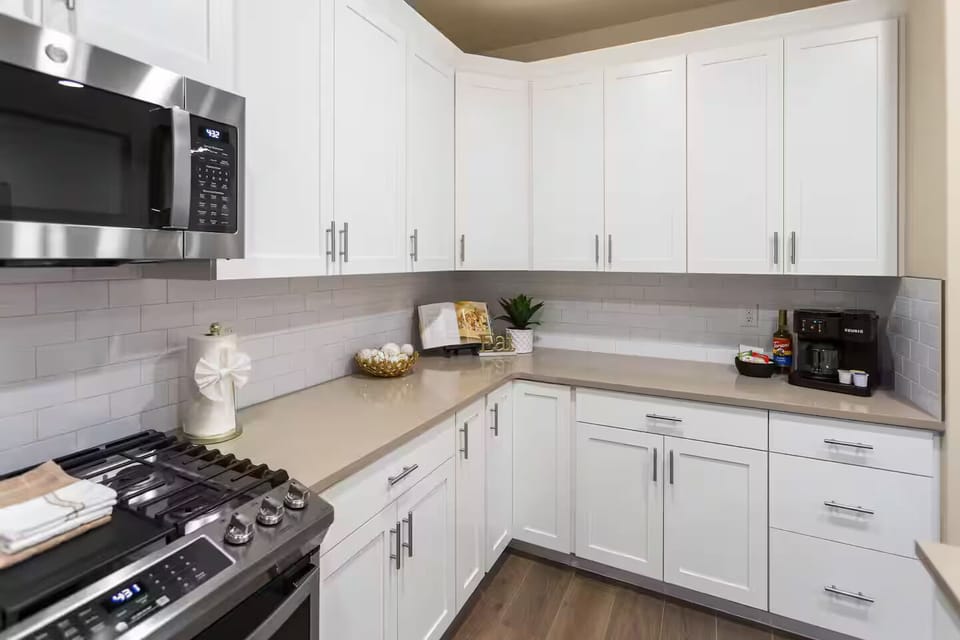 Enjoy the fully-stocked kitchen with a 4-burner gas stove and large middle grill.