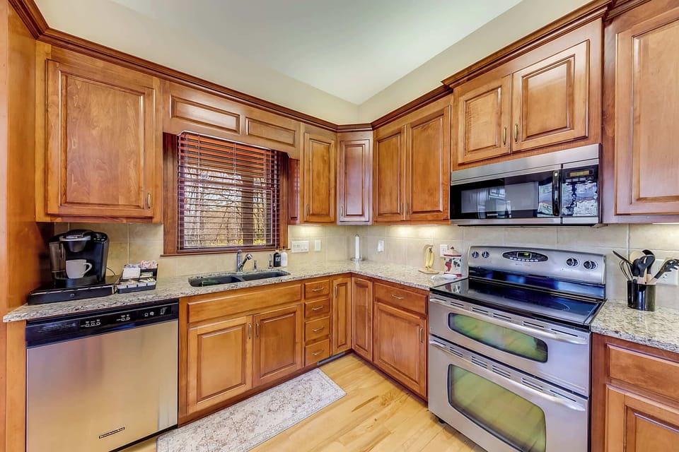 Forget the takeout menus! Our kitchen is fully loaded with everything you need to become a vacation master chef. Who's making pancakes in the morning?