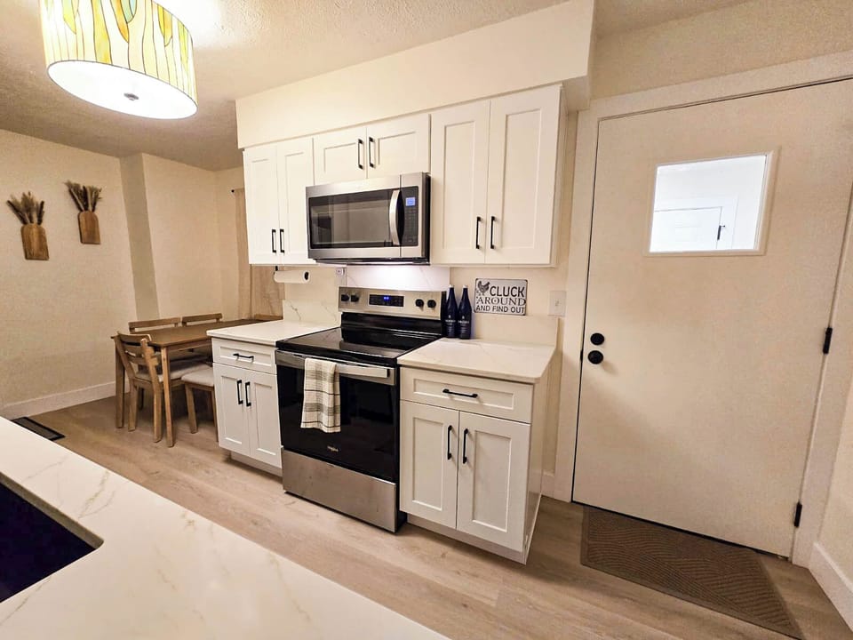 Full Kitchen Suite