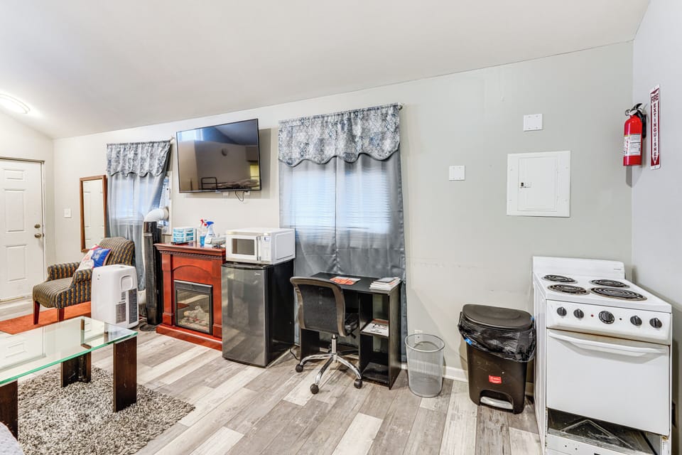 Property Interior | Central A/C & Heating | Free WiFi