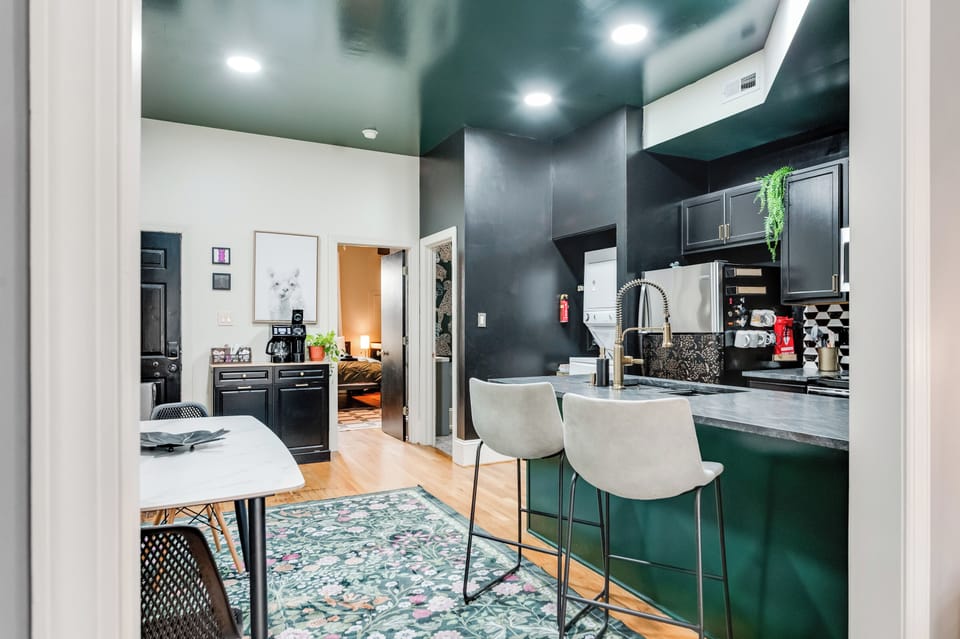 Stylish Kitchen: Modern design with chic decor, perfect for cooking up memories in Richmond!