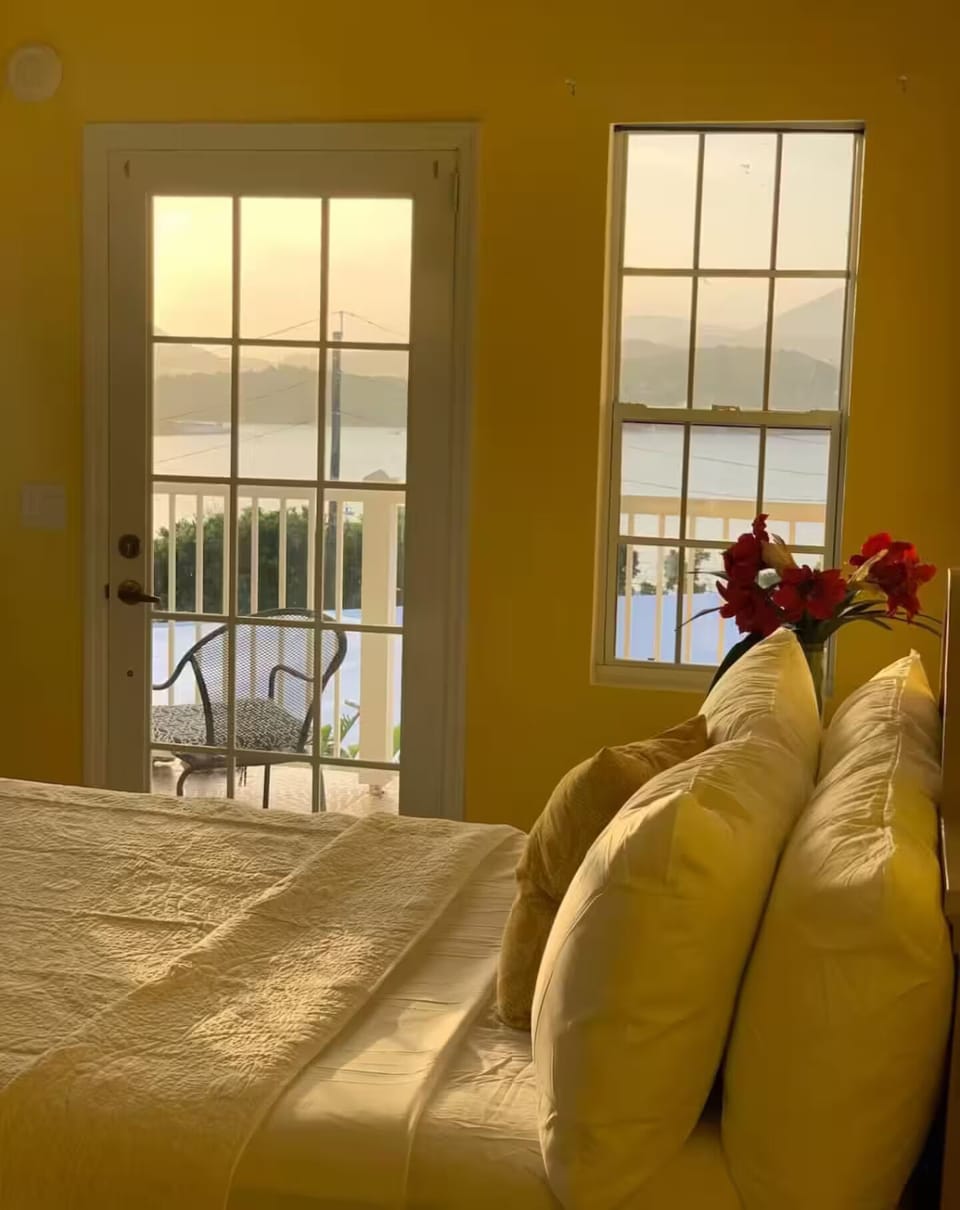 Yellow room 3