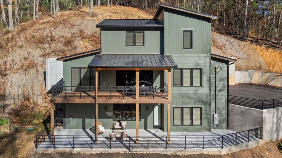 A private mountain retreat tucked away near the Smokey Mountains.