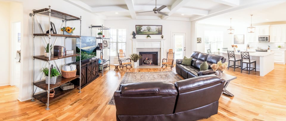 Livingroom has 65" QLED TV, Stereo sound, Spectrum Cable, and Fast Internet