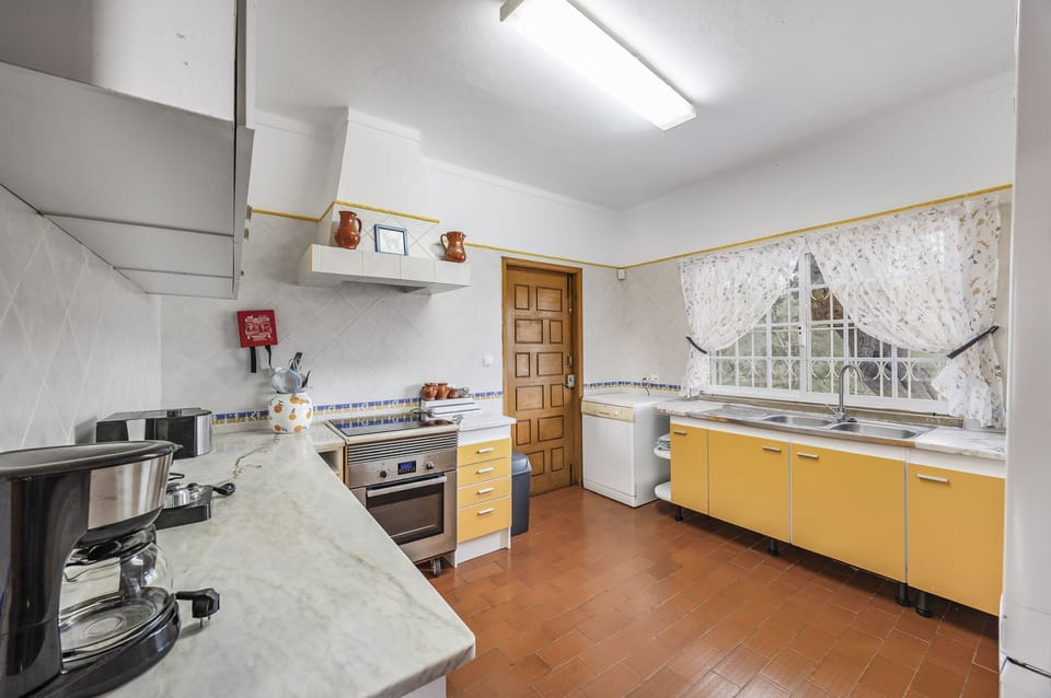 Fully functional kitchen