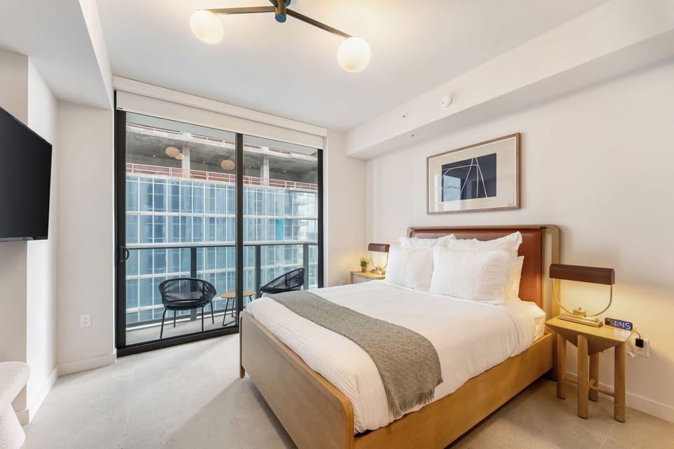 Bedroom with balcony access & city views