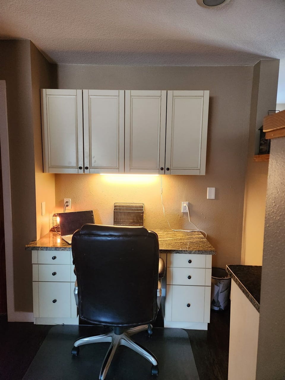 Home office, desk area