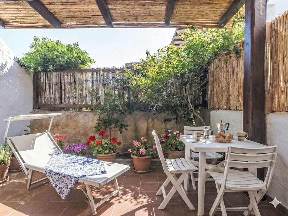 Furniture, Flowerpot, Outdoor Furniture, Chair, Houseplant, Patio, Backyard, Garden, Outdoor Table, Shade