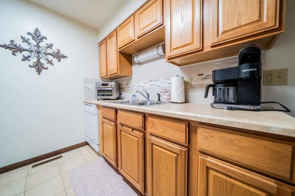 The kitchen is full of all your everyday essentials