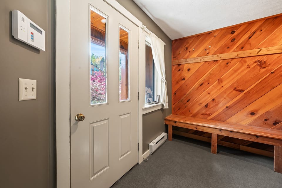 Entrance/Mudroom