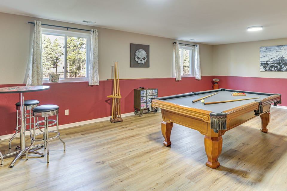 Sturgis Vacation Rental | 6BR | 3BA | 3,400 Sq Ft | Stairs Required