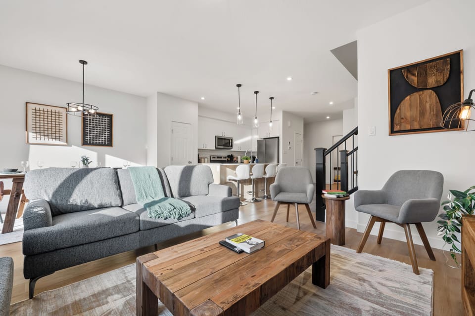 Enjoy the perfect balance of space, convenience, and accessibility in one of West Edmonton’s most guest-friendly neighborhoods. This area is especially popular with families, groups, and longer-stay travelers who want easy driving access