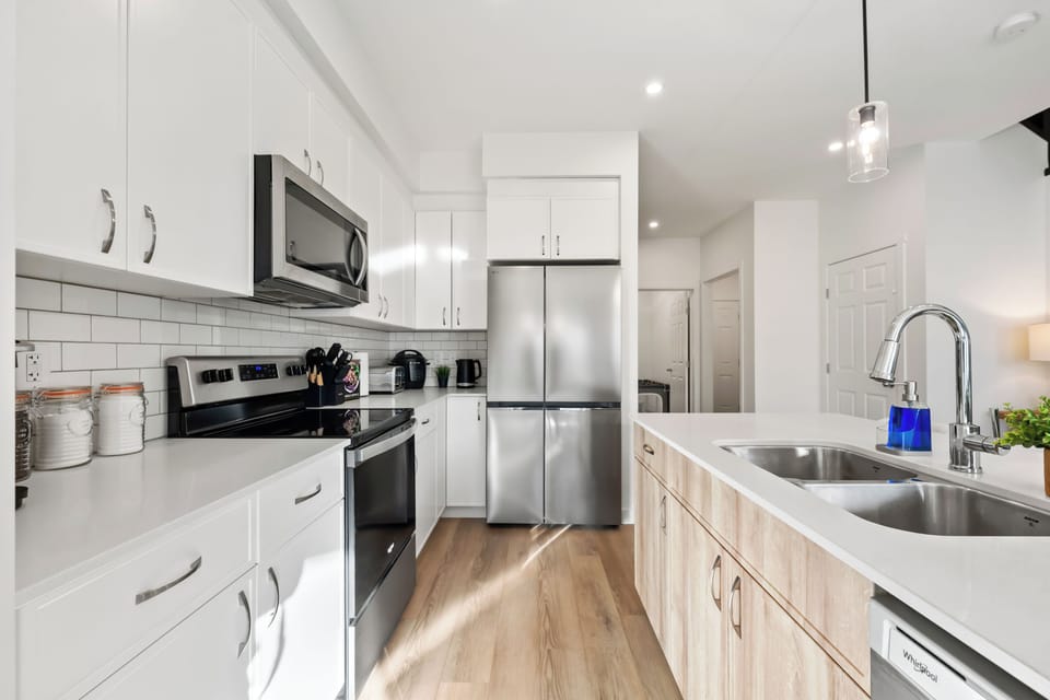 Designed for cooking and gathering:
- Stainless steel appliances
- Stove, oven, microwave & dishwasher
- Coffee maker & toaster
- Complimentary coffee
- Large dining area + kitchen island with bar seating