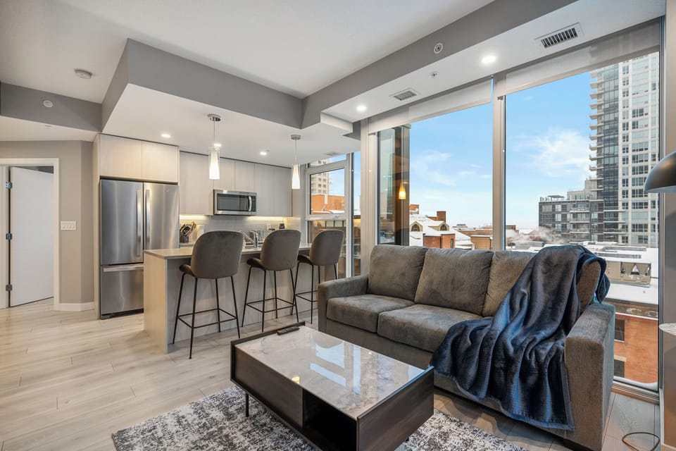 ⭐ Why Guests Love This Area
✔ Walk to Rogers Place & ICE District events
✔ No car required for most stays
✔ Surrounded by dining, nightlife & attractions
✔ Ideal for sports, concerts & festivals
✔ Central, vibrant, and unforgettable