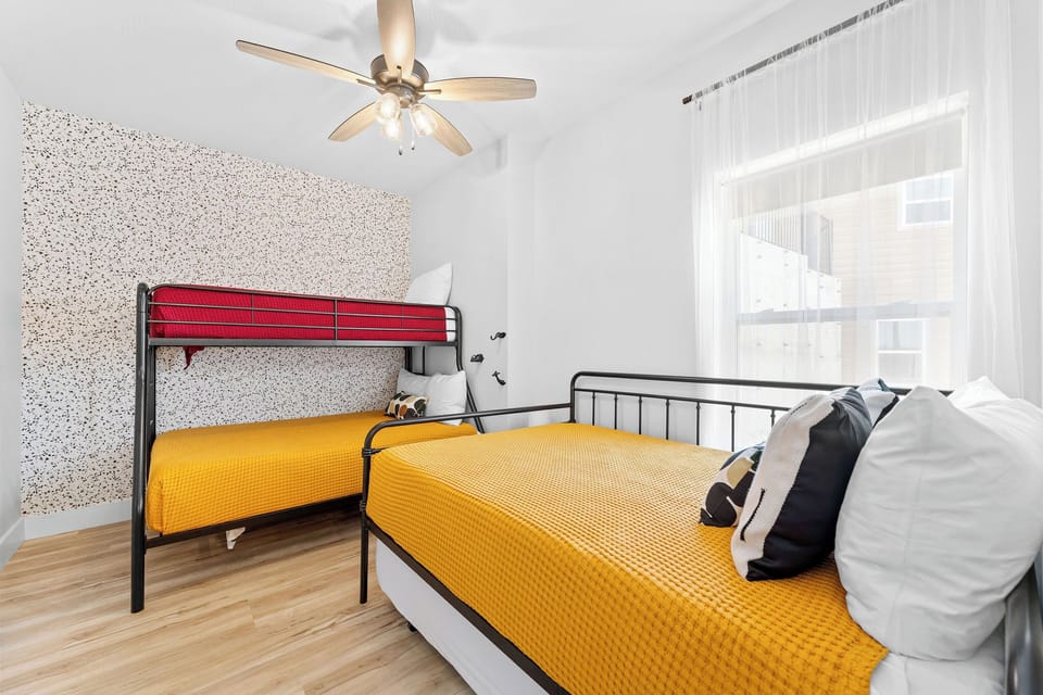 Lower level bedroom w/ trundle, full, and twin beds