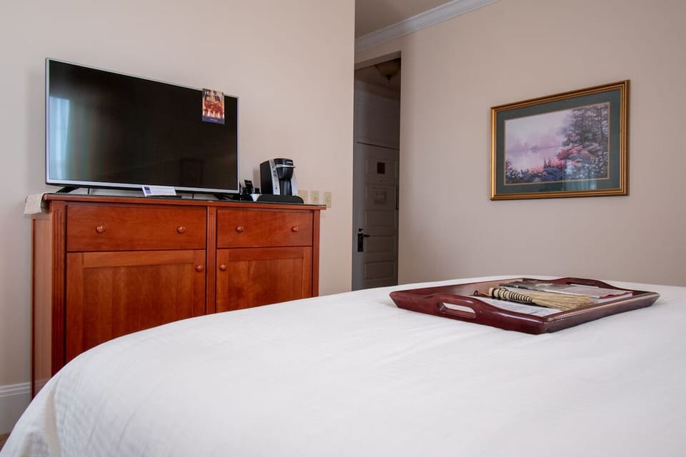 Kick back in bed and enjoy easy in-room entertainment.