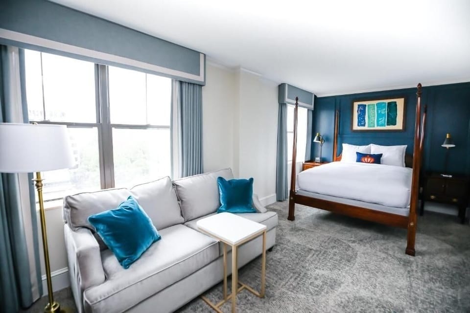 Unit with 1 Queen size bed