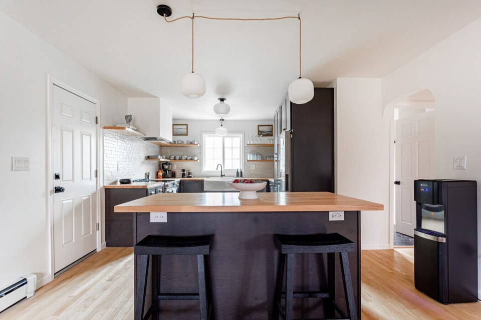 Beautiful, spacious chefs kitchen