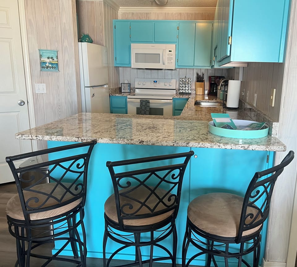 Updated kitchen with new granite, carefully stocked with essentials