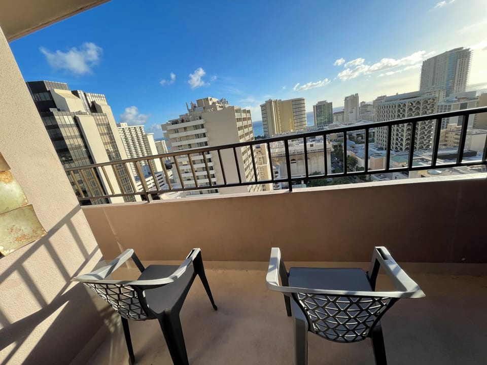 Private lanai facing Waikiki beach
