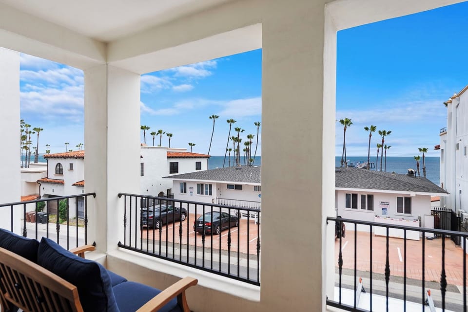 Complete with BBQ Grill and an outdoor seating area, your private balcony is the perfect place to enjoy meals with friends, happy hour or even some quiet time with a book.