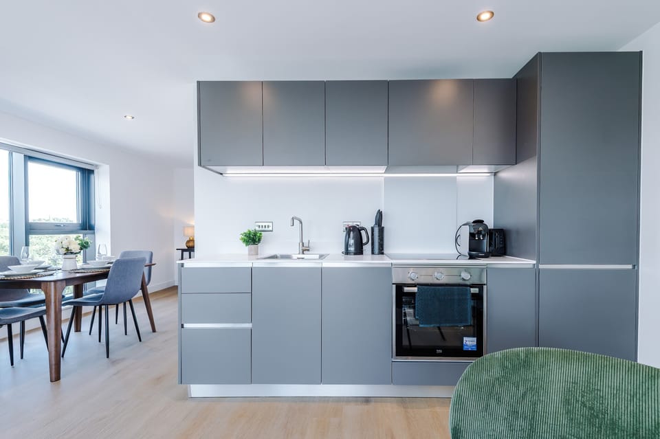 A clean, functional kitchen designed for everyday use. Ideal for longer stays where routine matters, whether cooking proper meals or quick breakfasts.