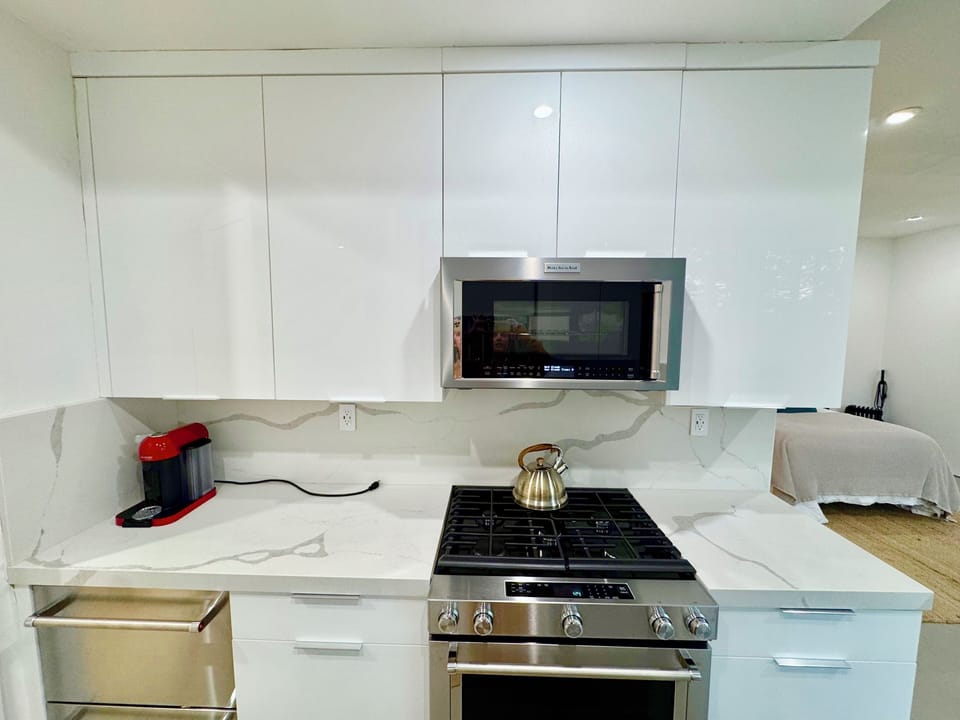 Kitchen with full size range and drawers for refrigerator and freezer