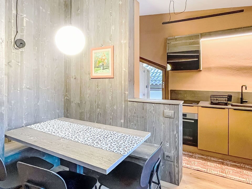 Wall, Interior Design, Flooring, Wood, Furniture, Ceiling, Floor, Countertop, Lighting, Light Fixture