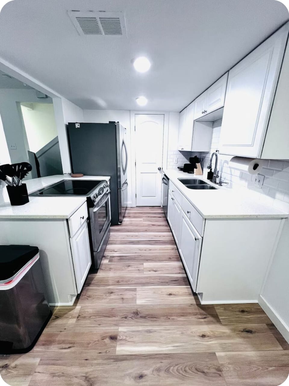 Fully equipped modern kitchen